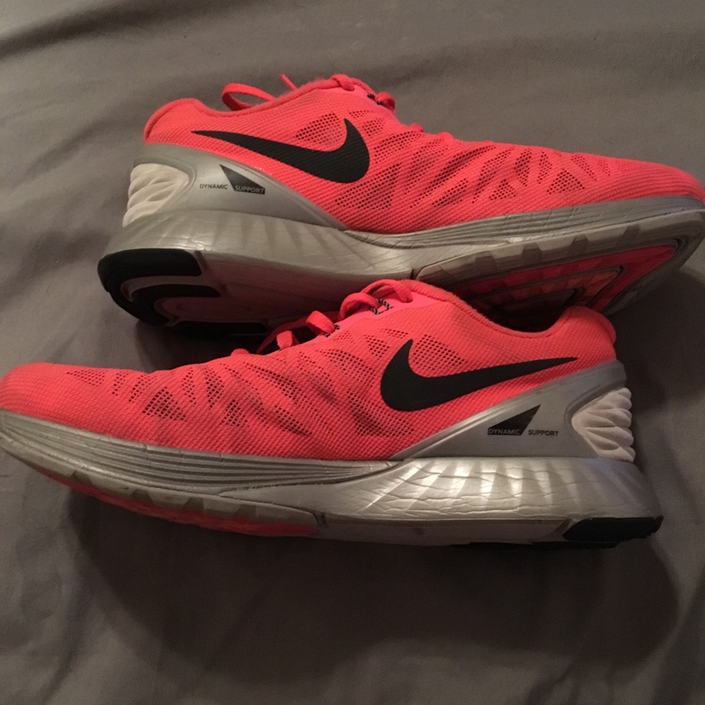 Women’s sz9.5 Nike Coral/Grey Shoes